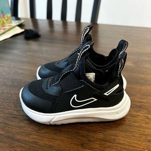 Nike size 6 infant/children tennis shoe